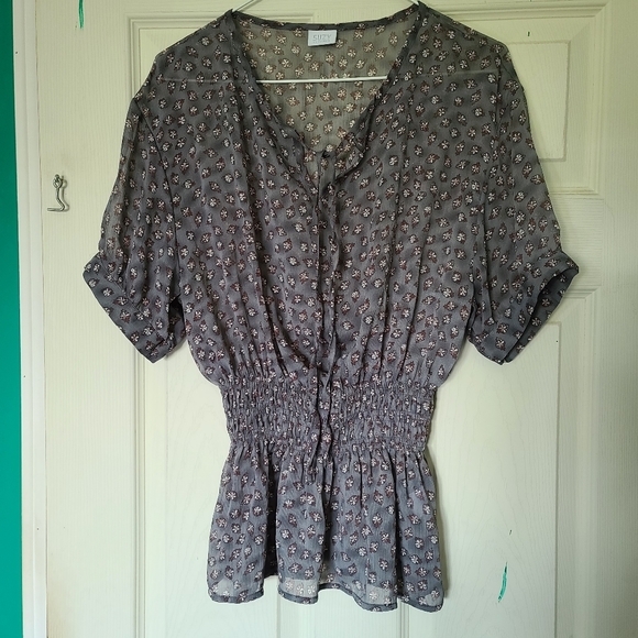 🌻2 for $6 Suzy Shier Top. Size M - Picture 1 of 5